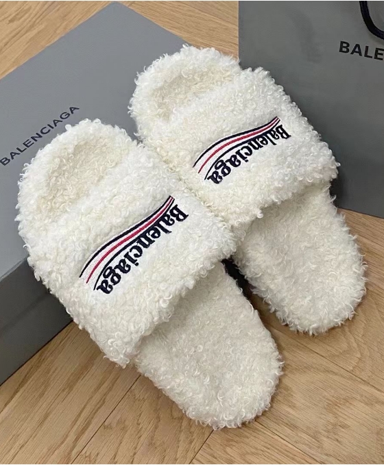 Balenciaga Furry Slides White review jeremy arredondo 02