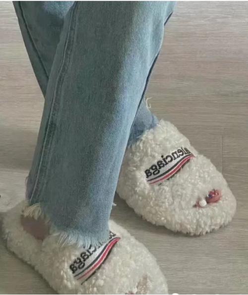 Balenciaga Furry Slides White review