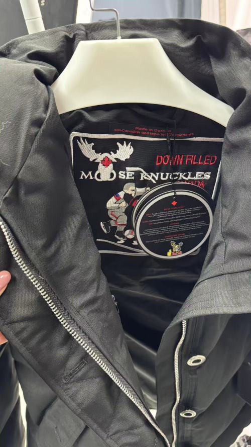 Moose knuckles  Zippered women's down jacket black review