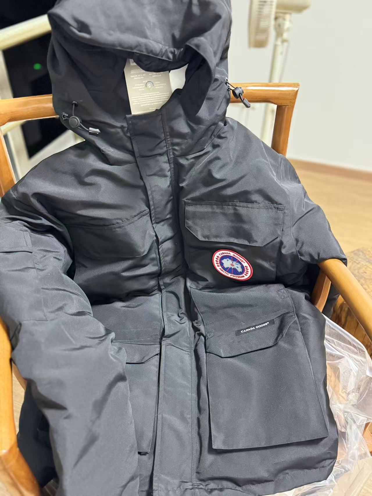 Canada Goose Expedition Parka Black review Markhi Fields 01