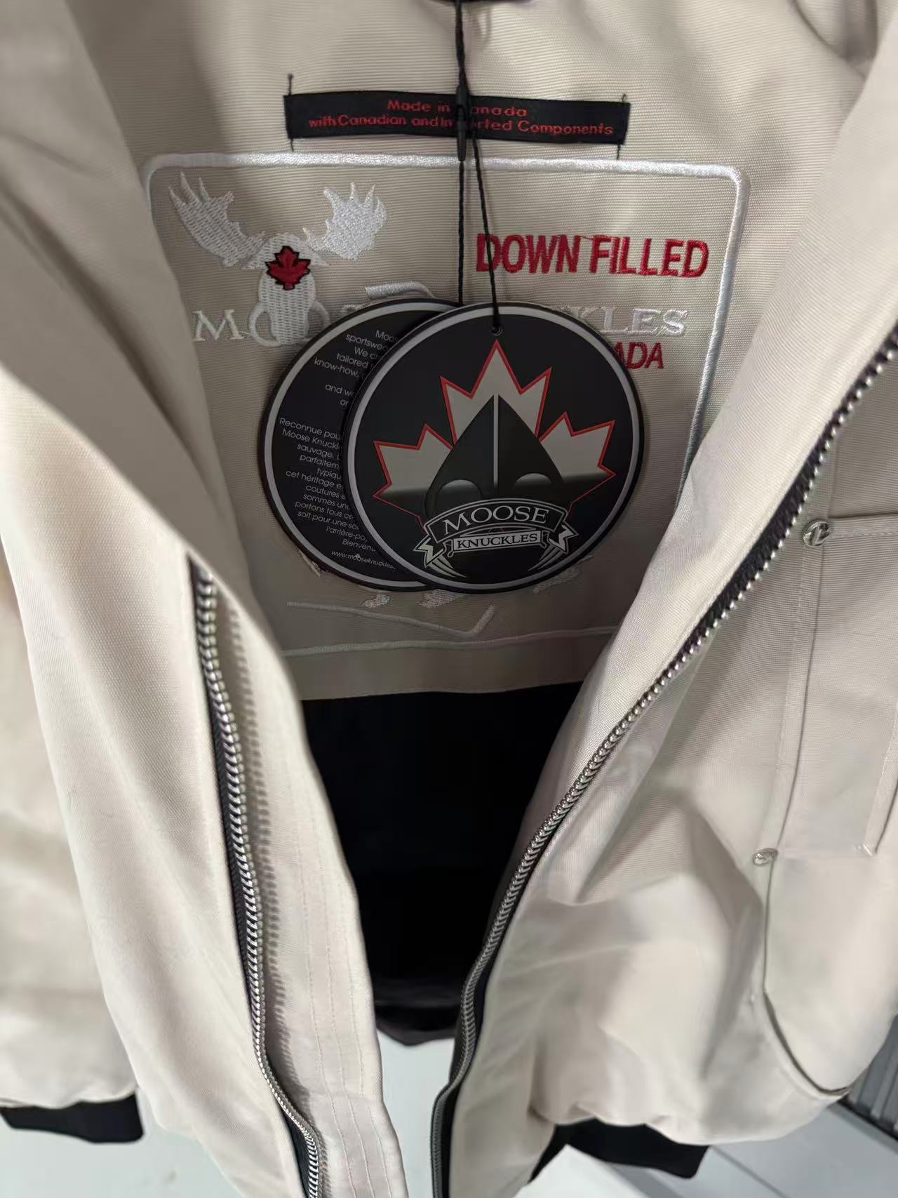  Moose knuckles  Men's down jacket off-white (NFC) review Nicholas Vasquez Mosqueda 01