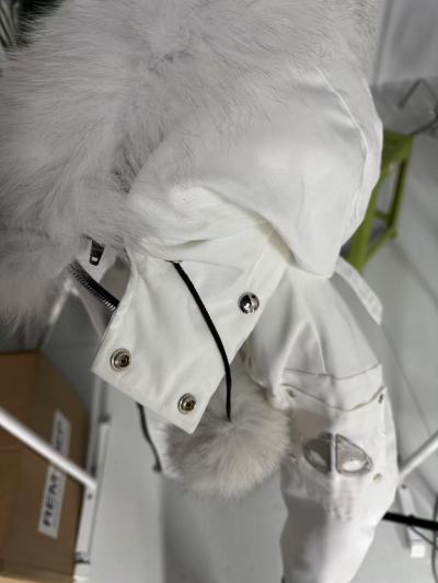  Moose knuckles  Zippered women's down jacket white review Sabine BAFFRAY 00