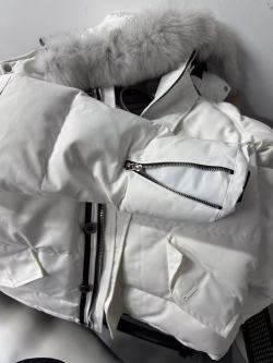  Moose knuckles  Zippered women's down jacket white review Joseph Carter 01
