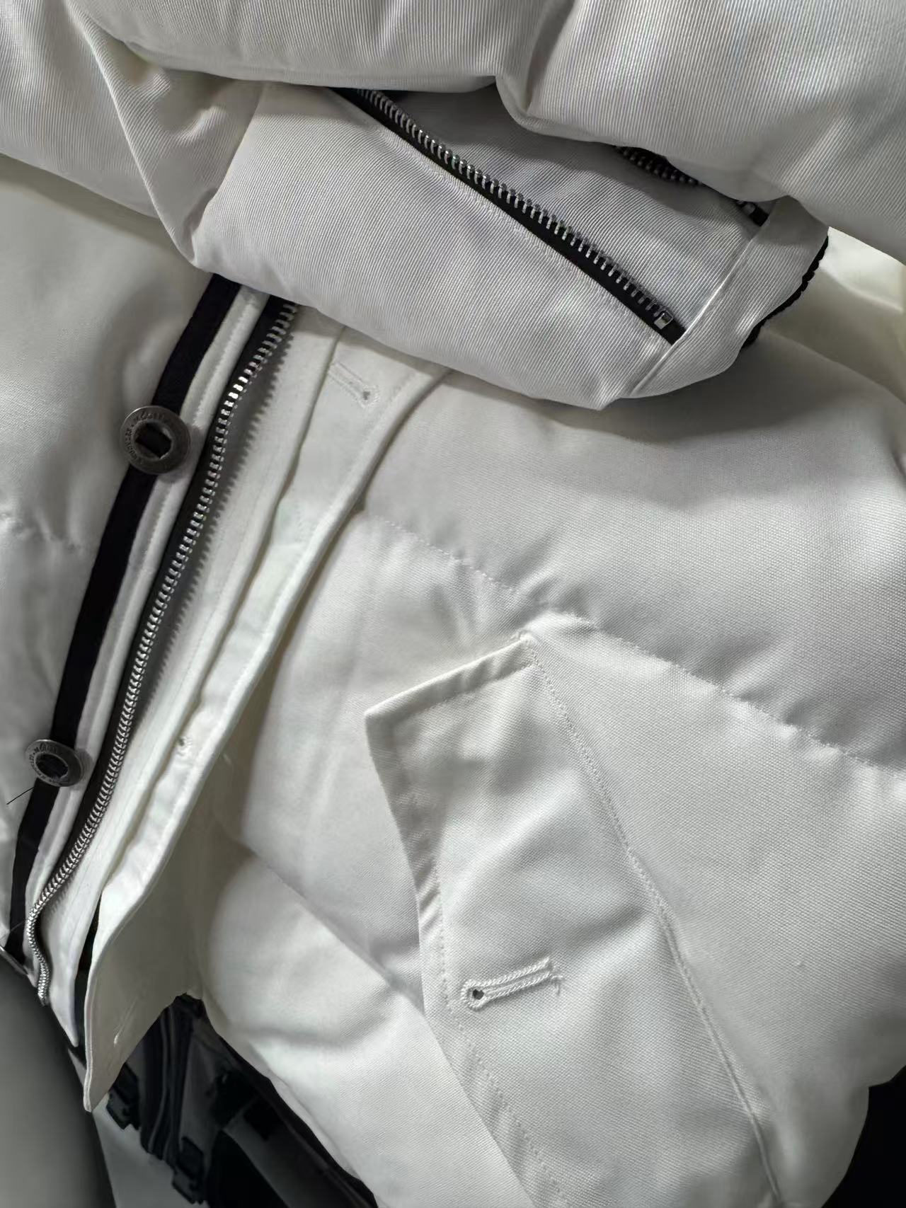 Moose knuckles  Zippered women's down jacket white review Joseph Carter 02