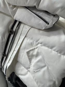  Moose knuckles  Zippered women's down jacket white review Joseph Carter 02