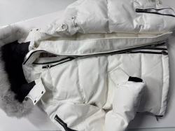  Moose knuckles  Zippered women's down jacket white review Joseph Carter 03