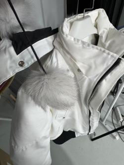 Moose Knuckles White Jacket White Wool Collar review Laurin Vincent 01