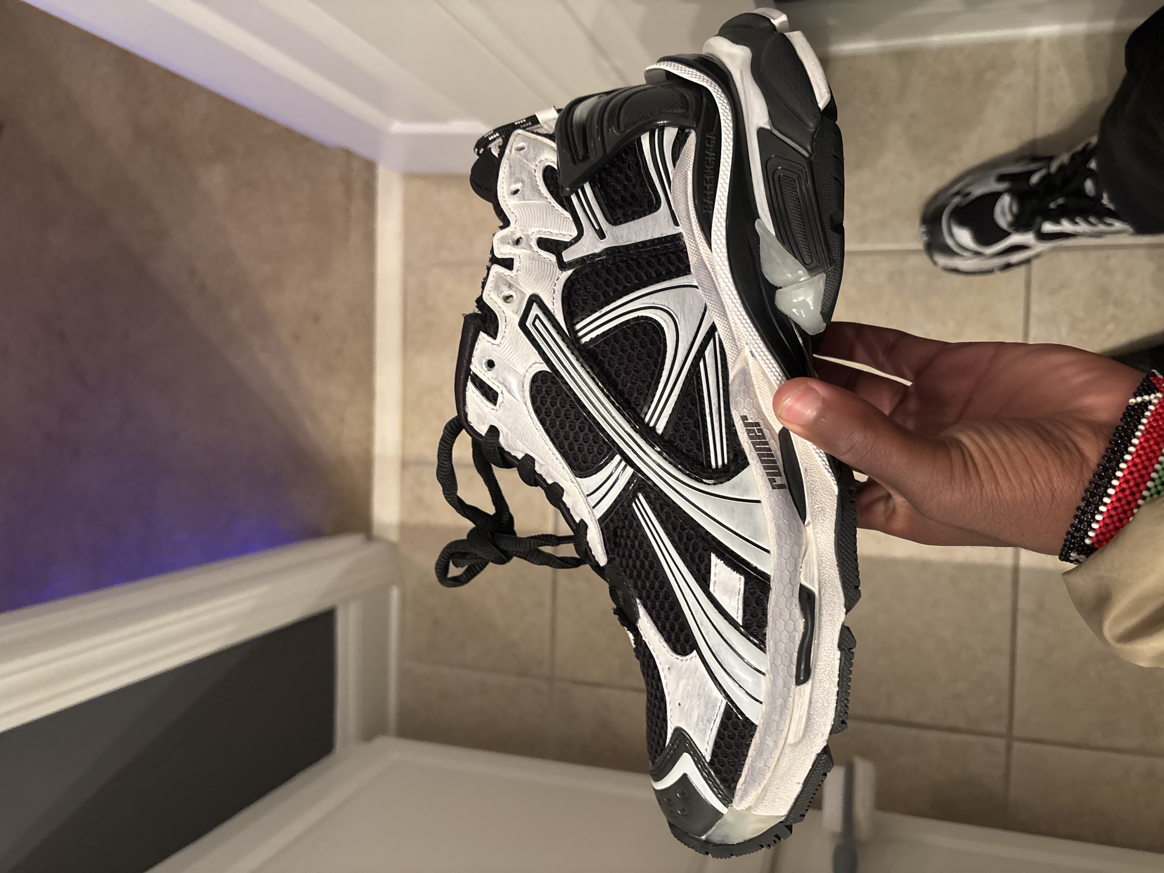 PK God Batch Balenciaga Runner Sneaker 'White Black' 772774 W3RMU 9010 review Rel 01