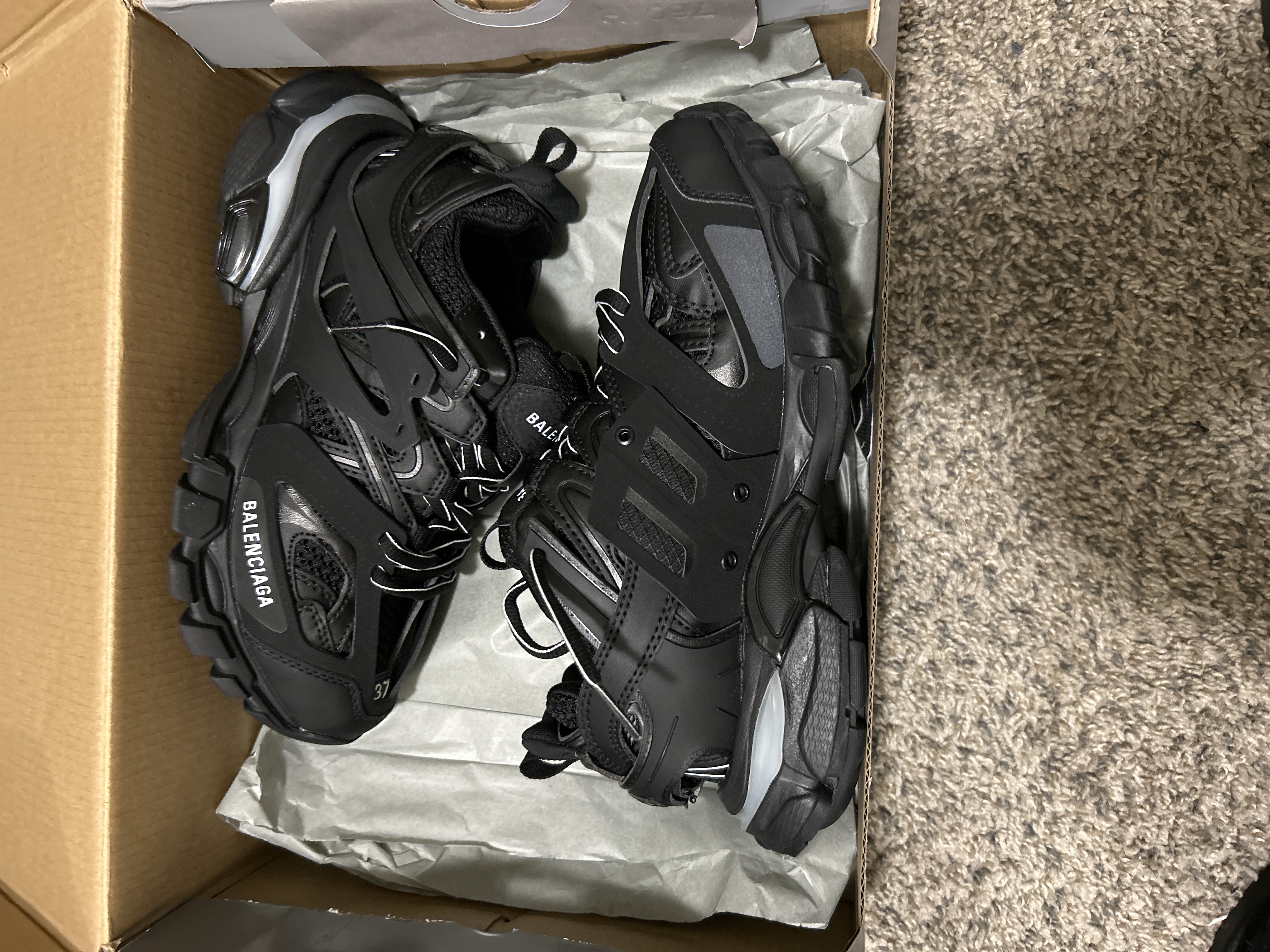 Balenciaga Track Black 555032 W1GB7 1000 (LED) review Carlos 01