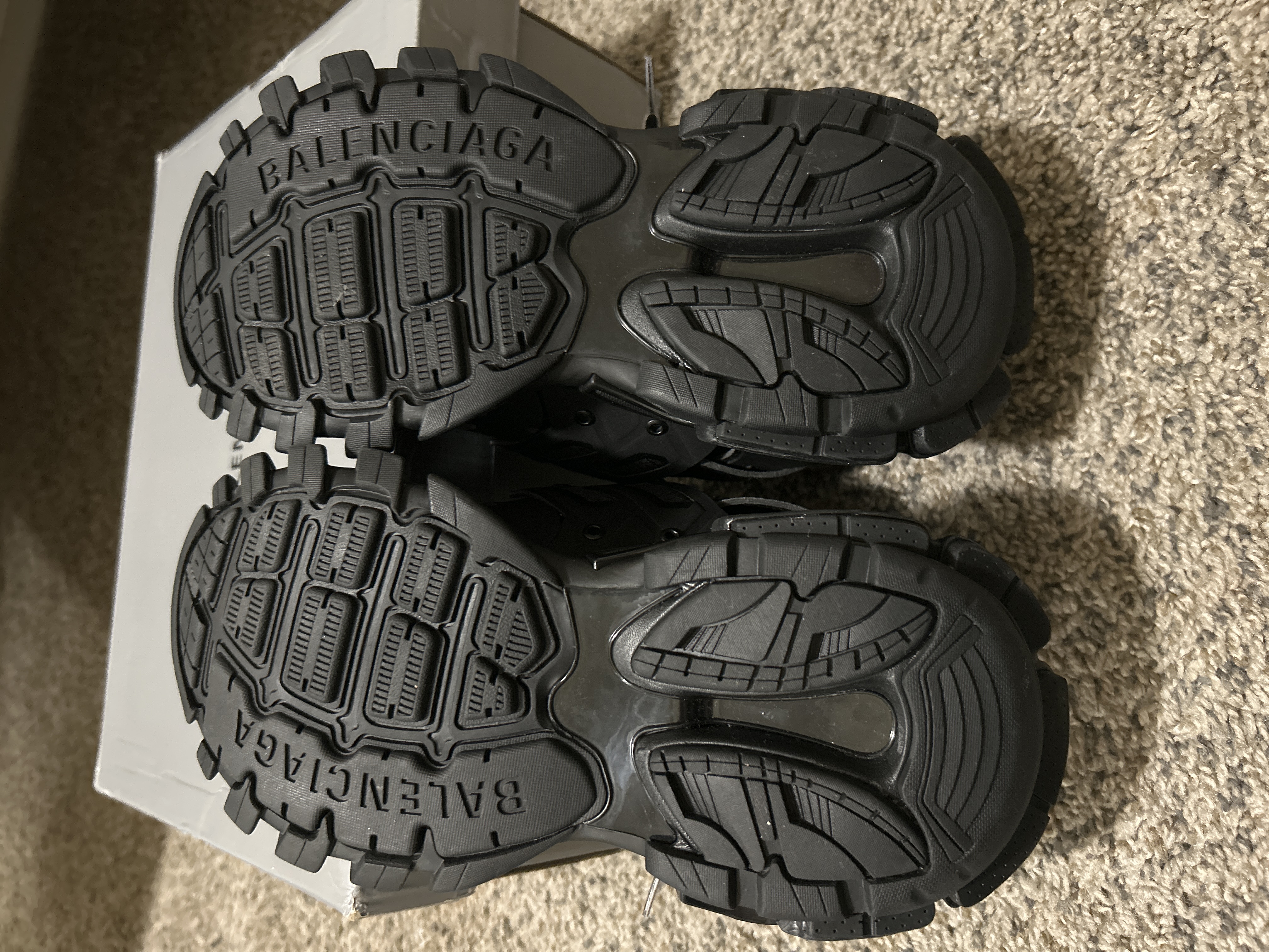 Balenciaga Track Black 555032 W1GB7 1000 (LED) review Carlos 04