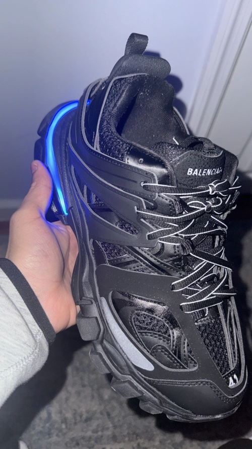 Balenciaga Track Black 555032 W1GB7 1000 (LED) review 