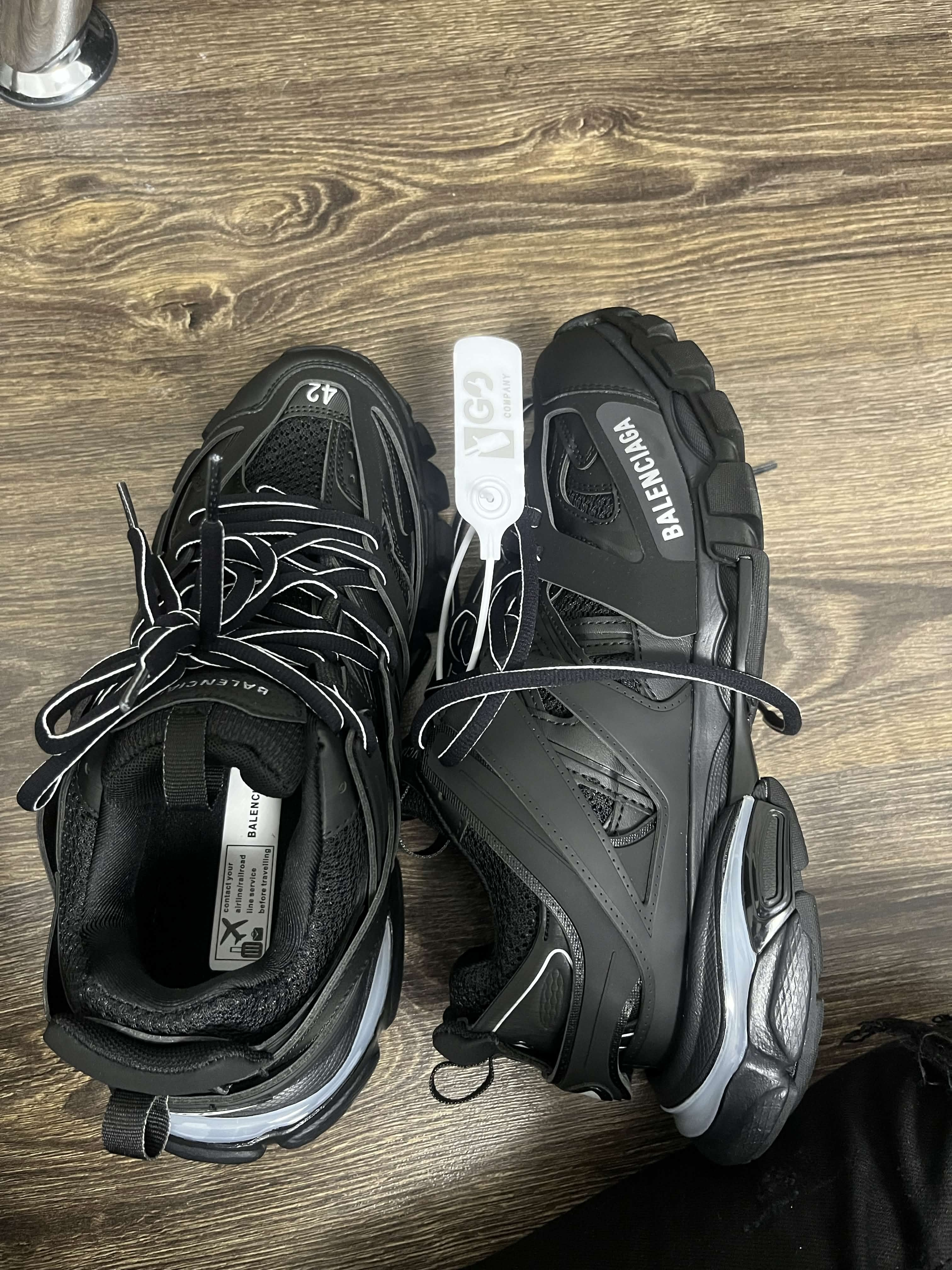Balenciaga Track Black 555032 W1GB7 1000 (LED) review E*** 03