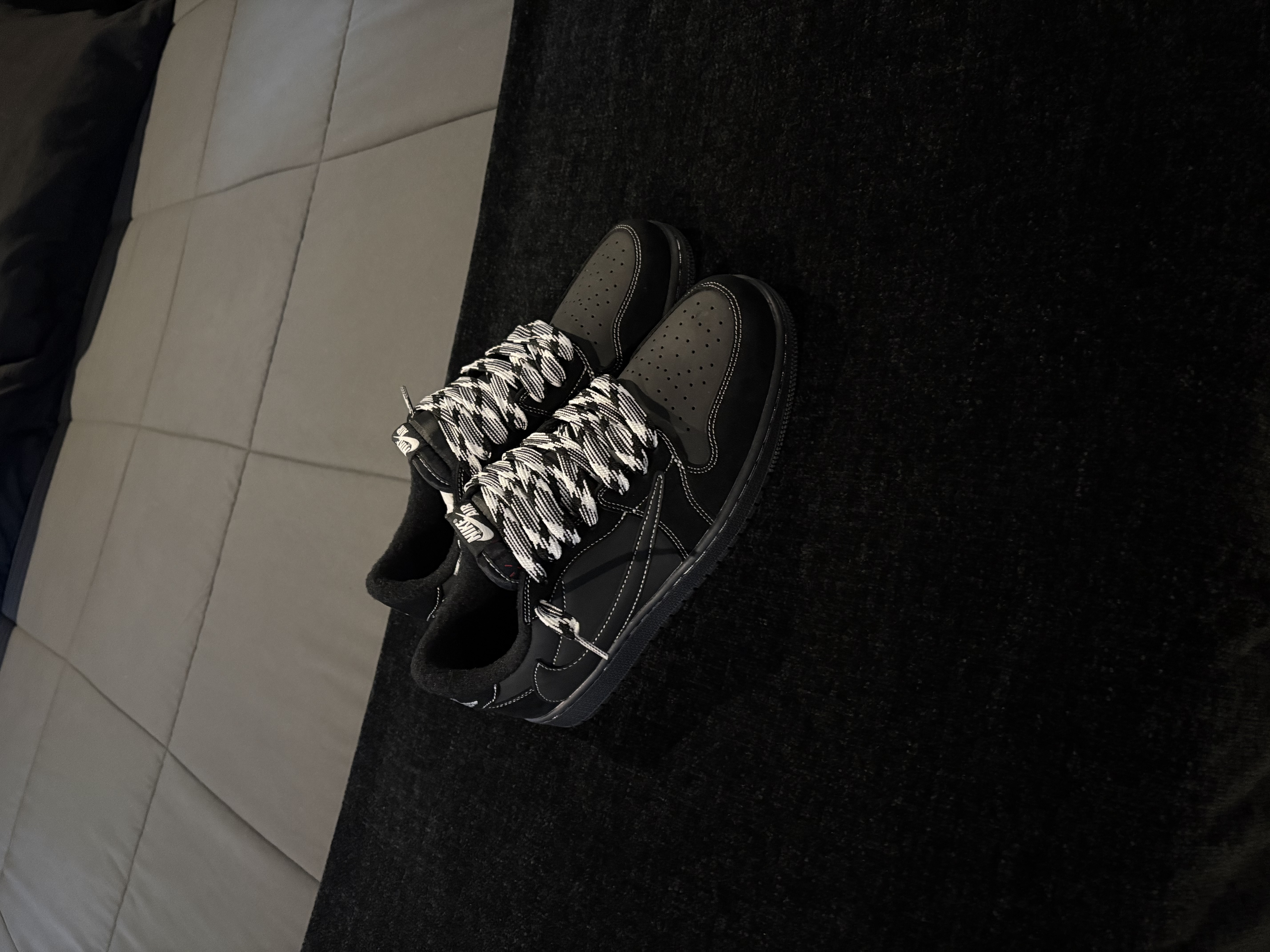 【Flash Sale】Air Jordan 1 Retro Low OG SP Travis Scott Black Phantom DM7866-001 review Cole