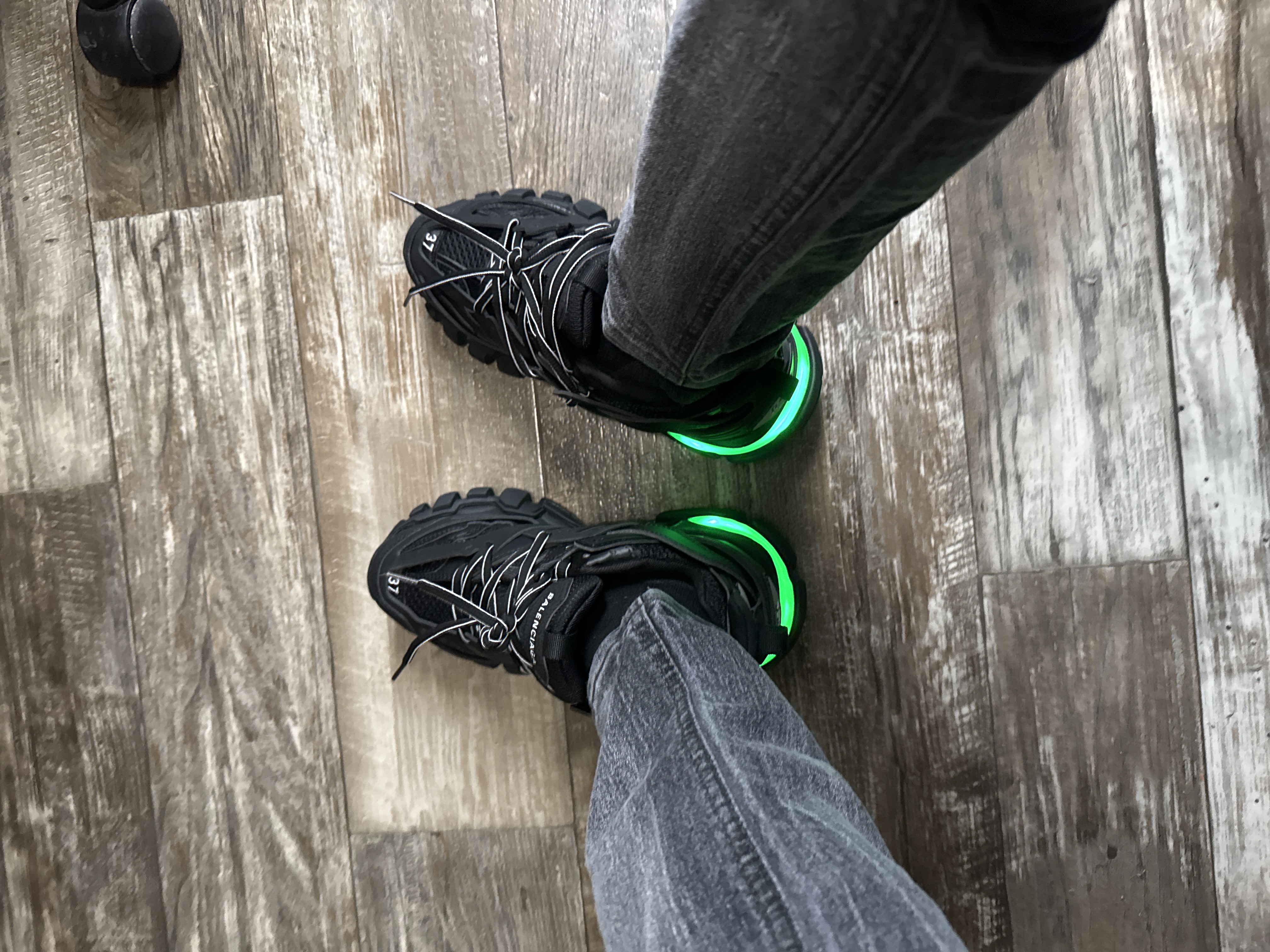 Balenciaga Track Black 555032 W1GB7 1000 (LED) review Jean