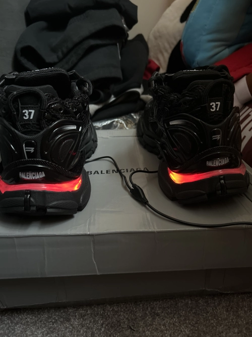 PK God Batch Balenciaga Runner Black (LED) reviewed by