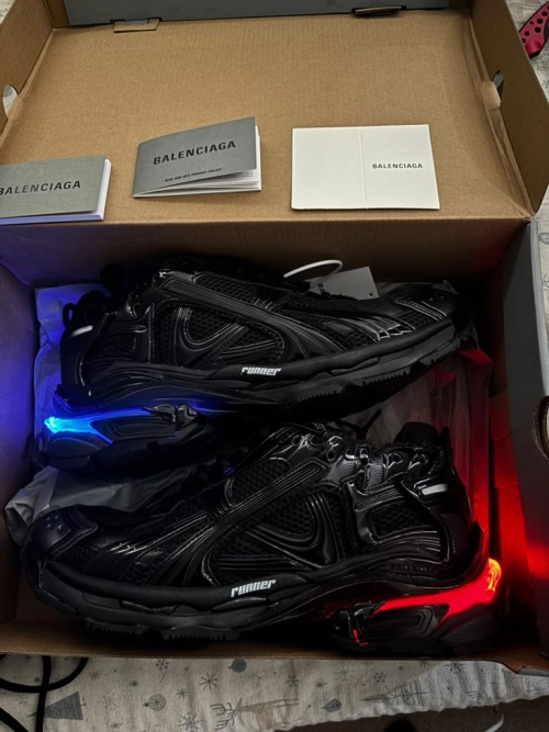 PK God Batch Balenciaga Runner Black (LED) reviewed by