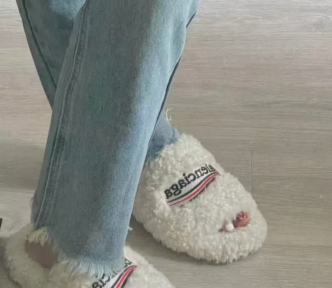 Balenciaga Furry Slides White review Silas
