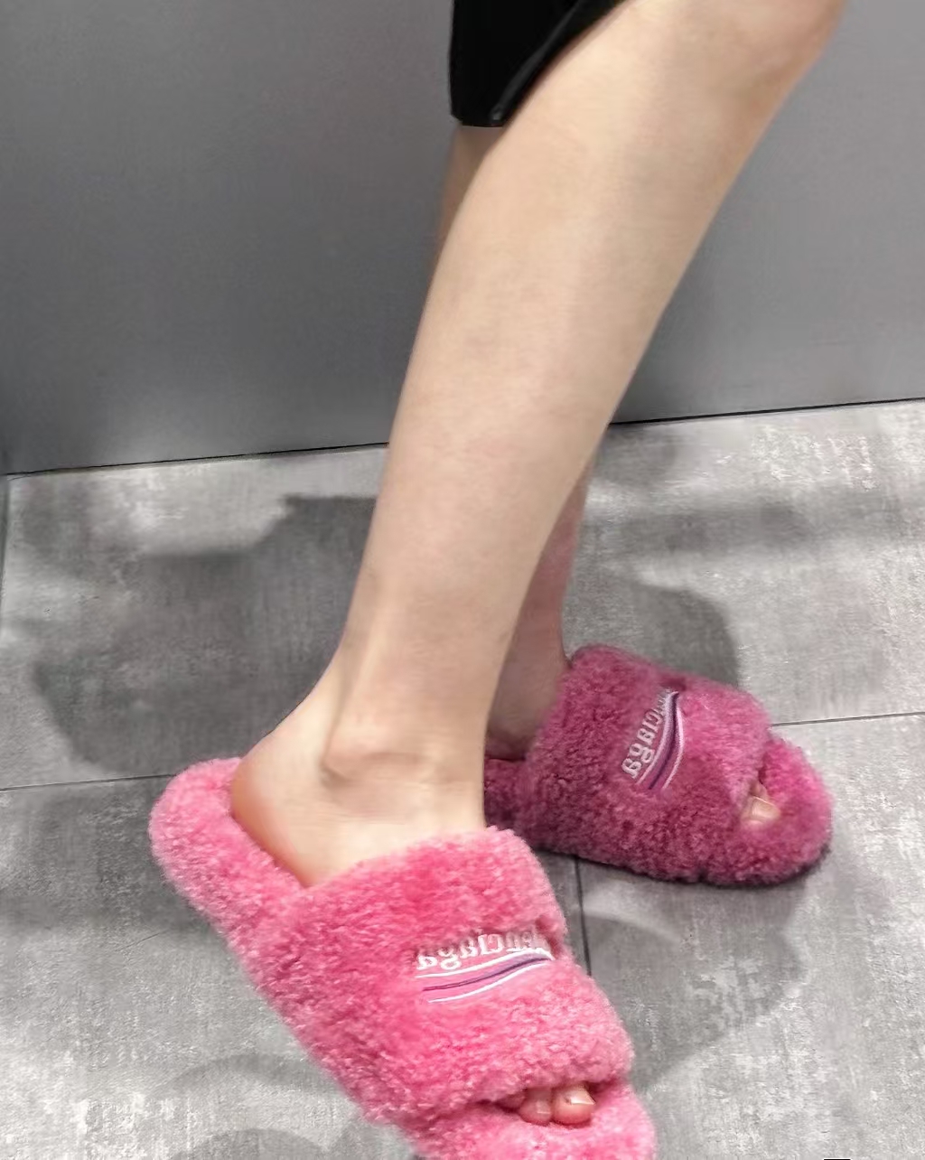 Balenciaga Furry Slide Pink review Jett