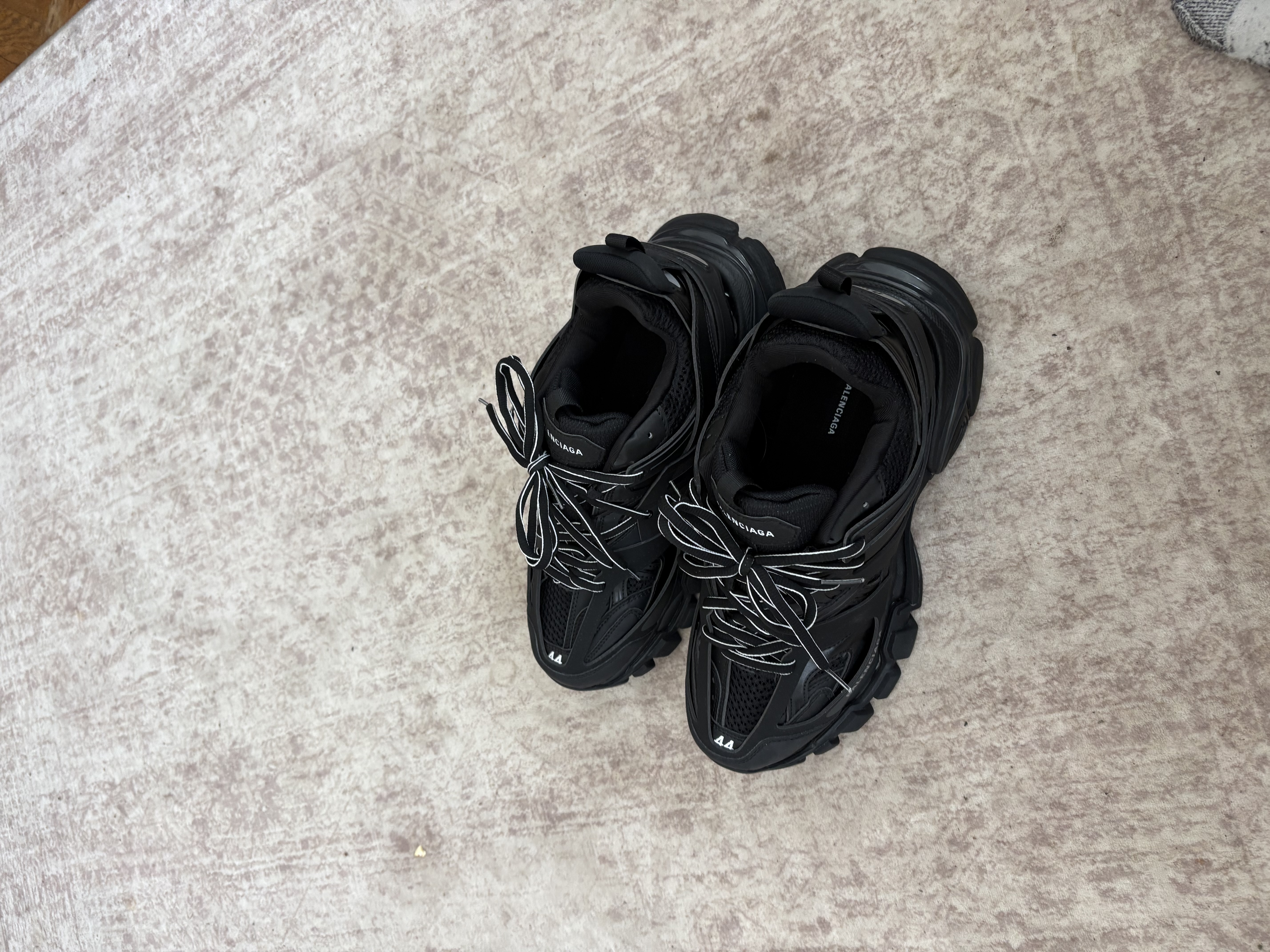Balenciaga Track Black 555032 W1GB7 1000 (NO LED) review John Terrence 01