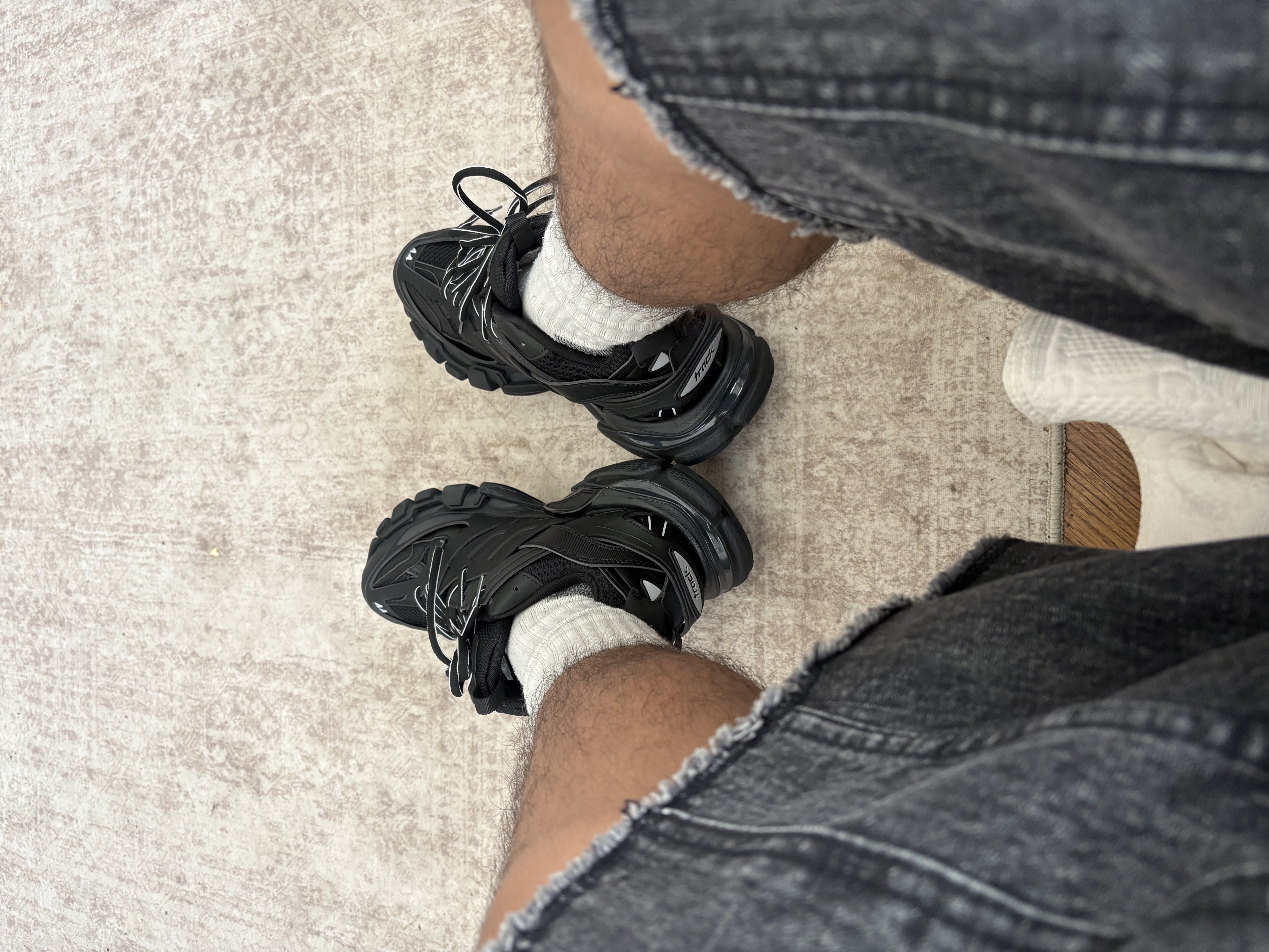 Balenciaga Track Black 555032 W1GB7 1000 (NO LED) review John Terrence 03