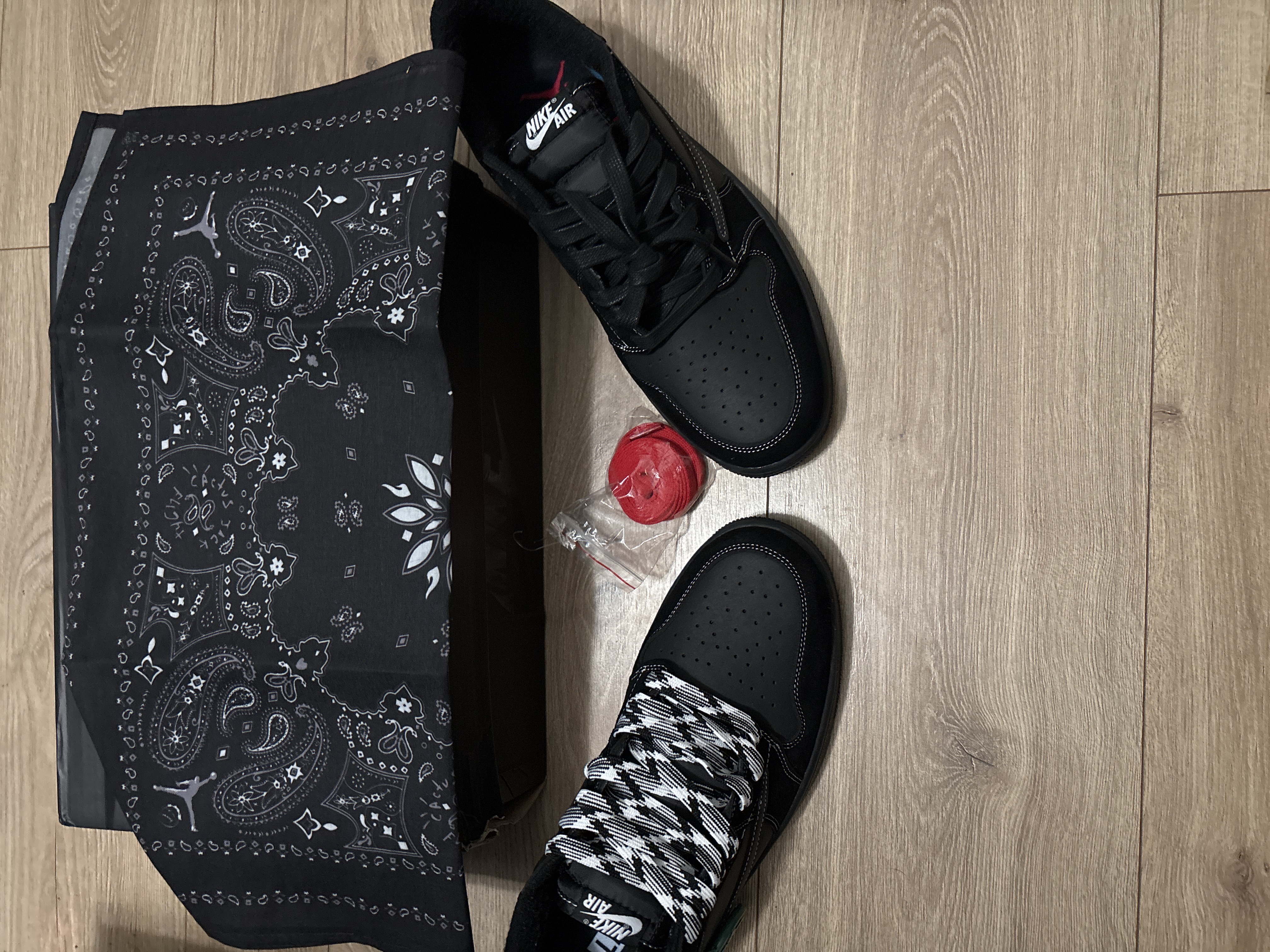 【Flash Sale】Air Jordan 1 Retro Low OG SP Travis Scott Black Phantom DM7866-001 review ……. 01