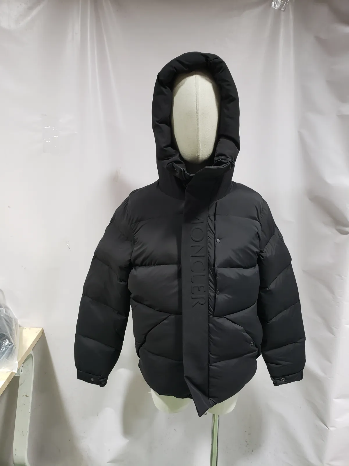 MONCLER Madeira Short Down Jacket Black (NFC)