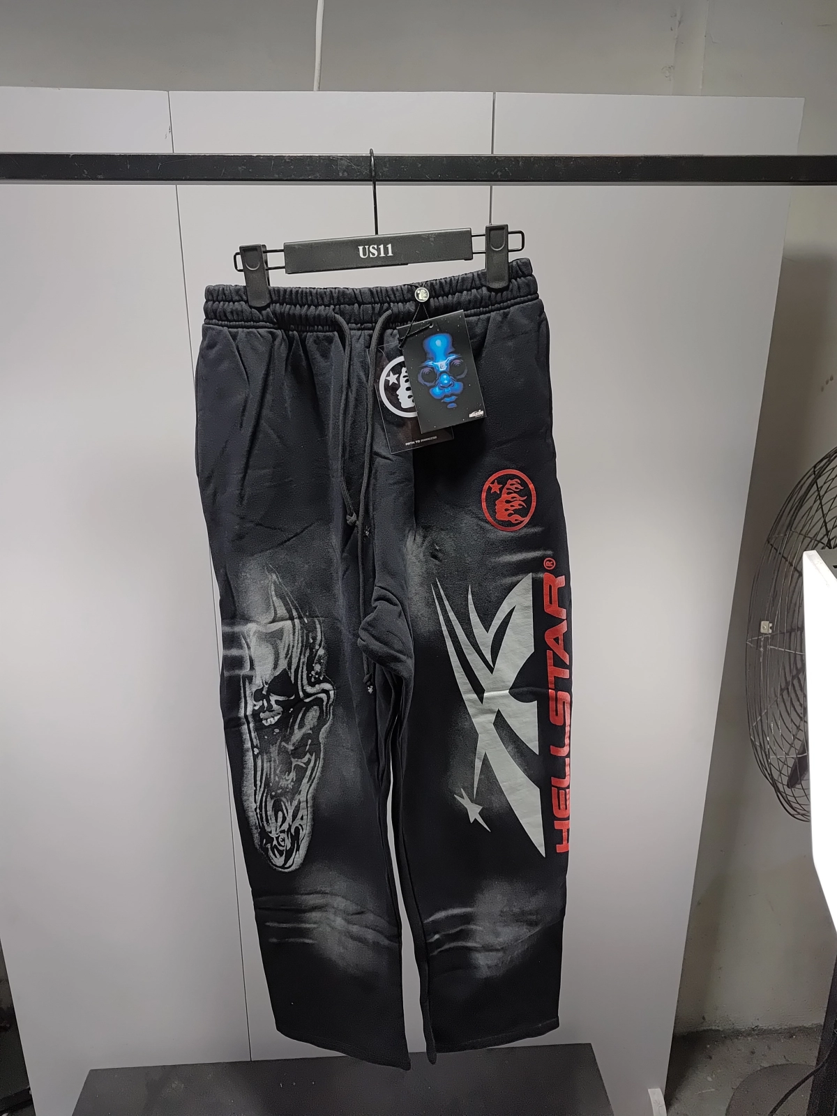 Hellstar Airbrushed Skull Closed Elastic Bottom Sweatpants Midnight Dye Black