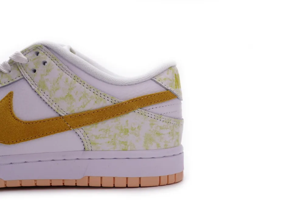 Nike Dunk Yellow Strike
