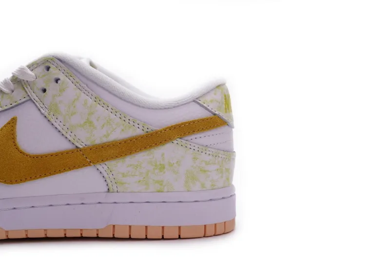 Nike Dunk Yellow Strike