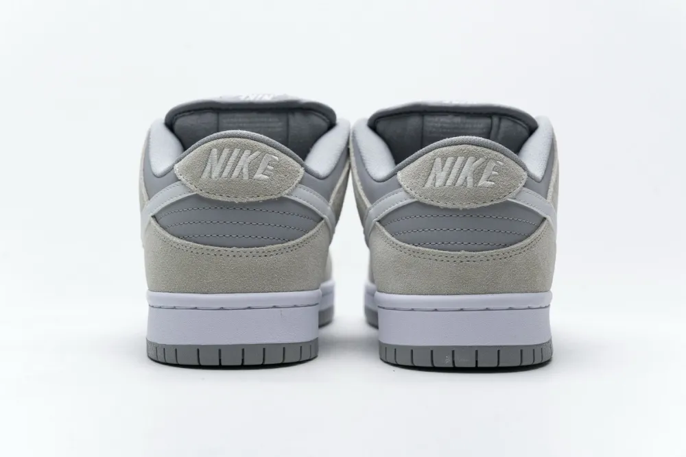 white wolf grey dunks