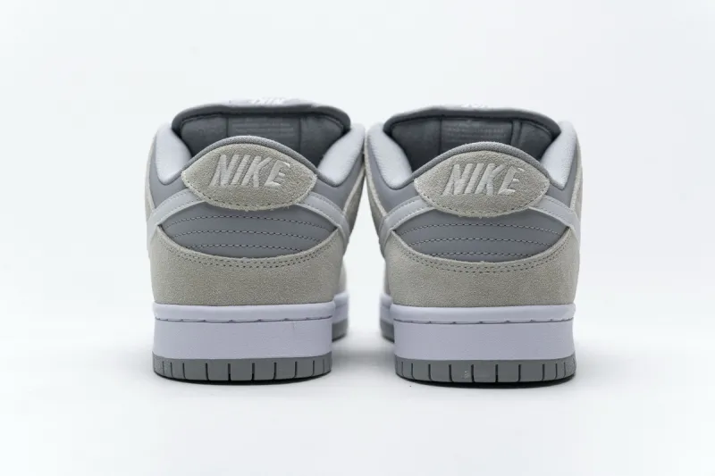 white wolf grey dunks