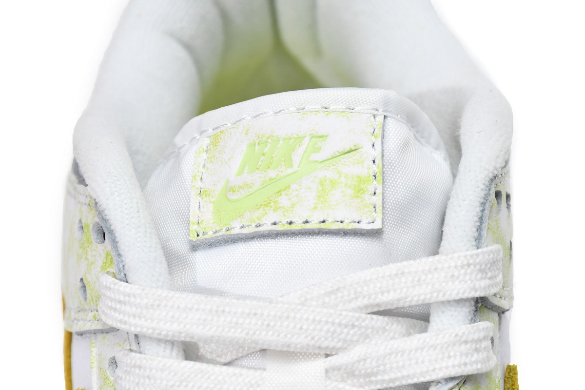 Nike Dunk Yellow Strike