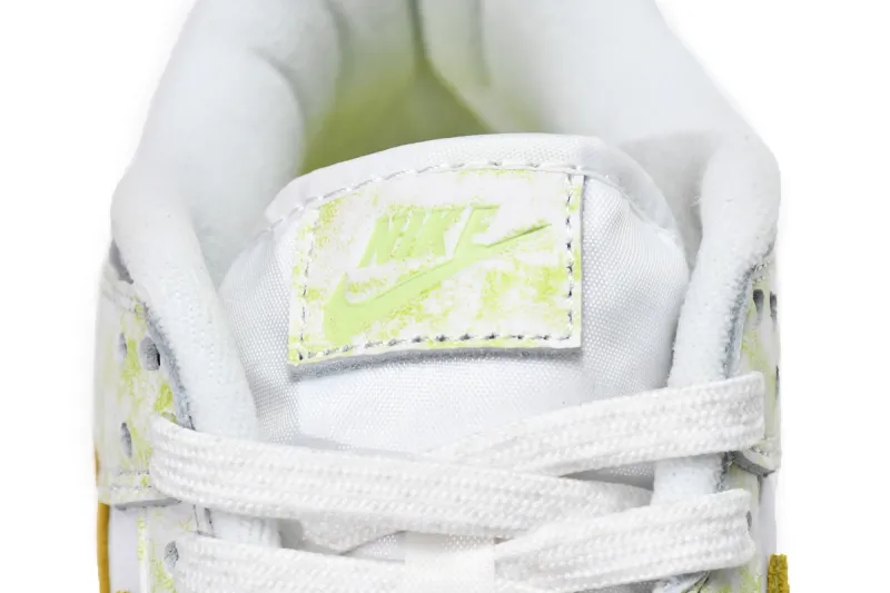 Nike Dunk Yellow Strike