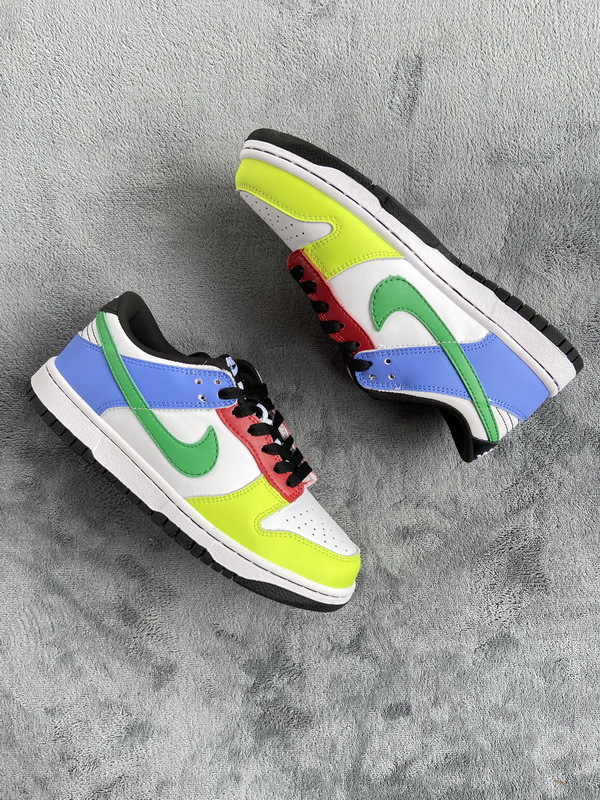 nike dunk green strike