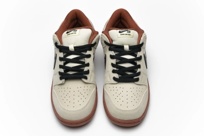 Nike SB Dunk Low Hennessy Reps Sneakers BQ6817-100 01