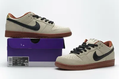 Nike SB Dunk Low Hennessy Reps Sneakers BQ6817-100 02