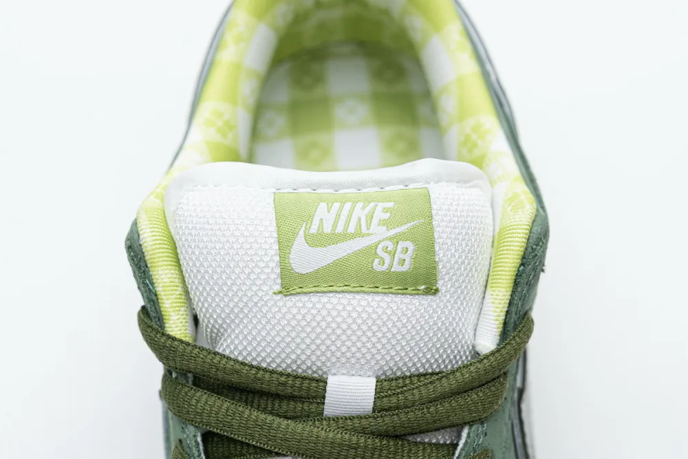 green lobster nike sb