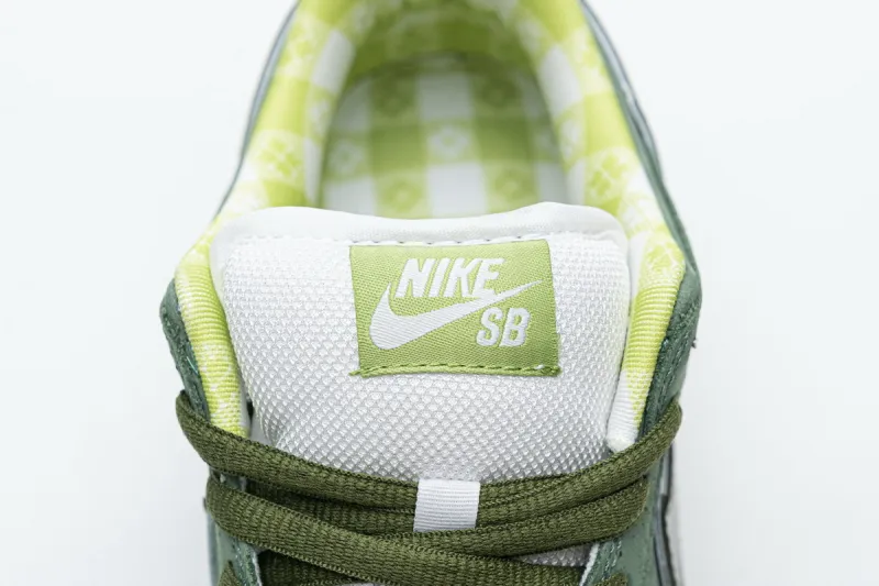 green lobster nike sb