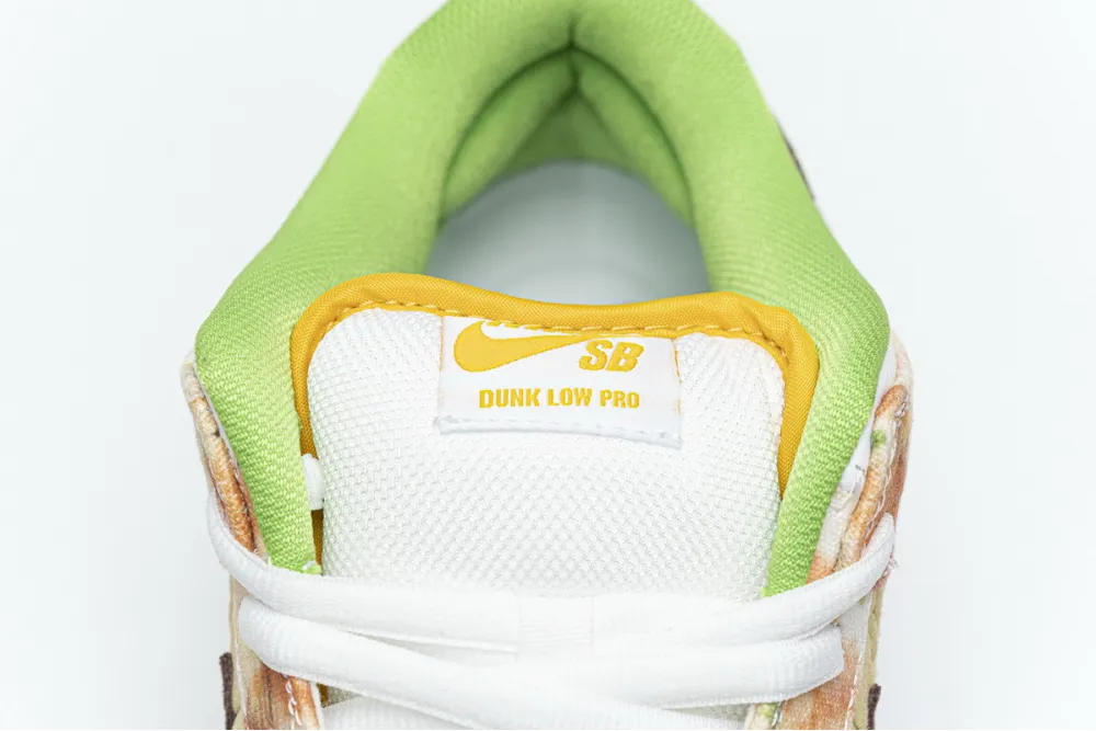 sb dunk low street hawker