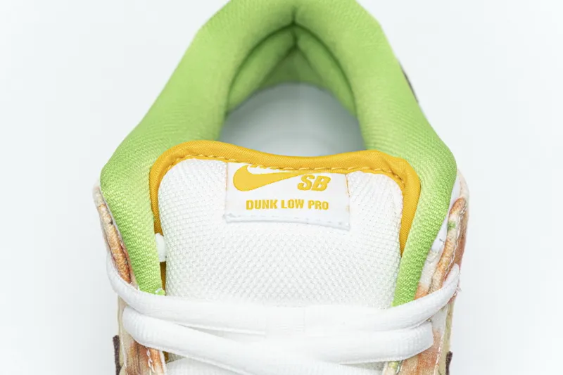 sb dunk low street hawker