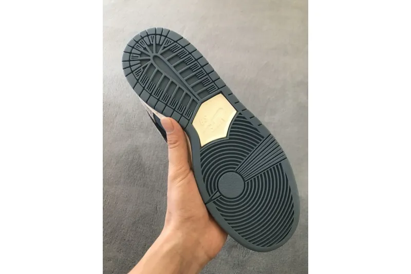 travis playstation dunks