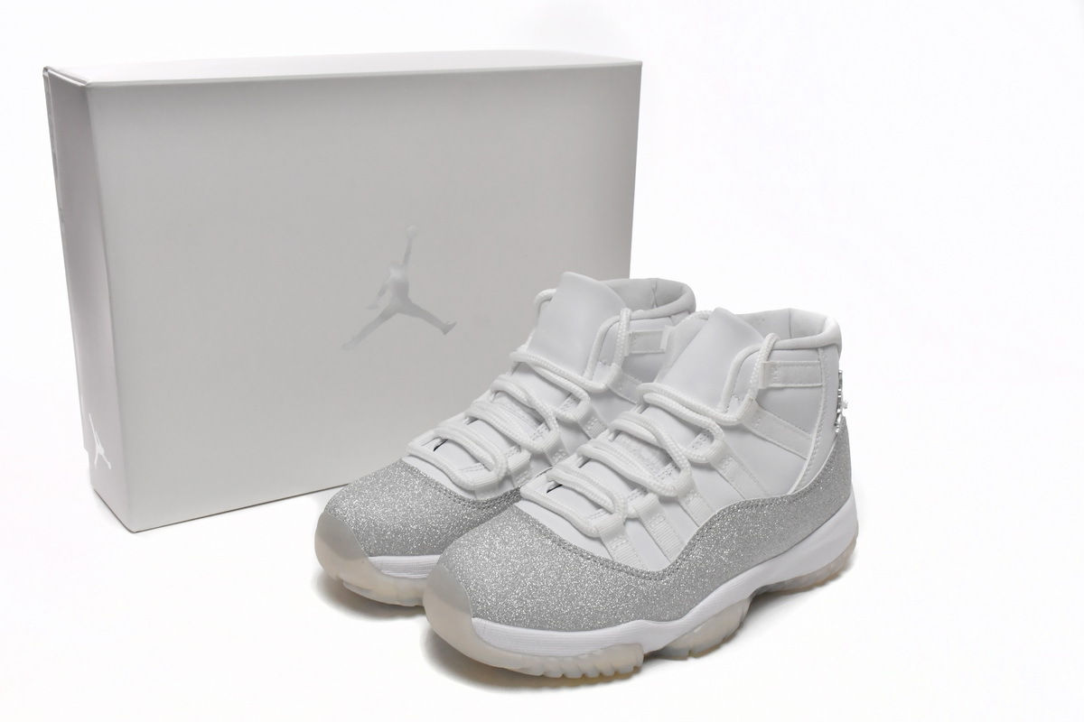 Jordan 11 Vast Grey