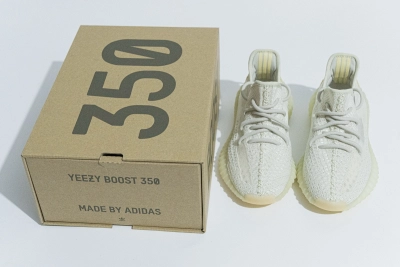 adidas Yeezy Boost 350 V2 Light Reps Sneaker GY3438  01