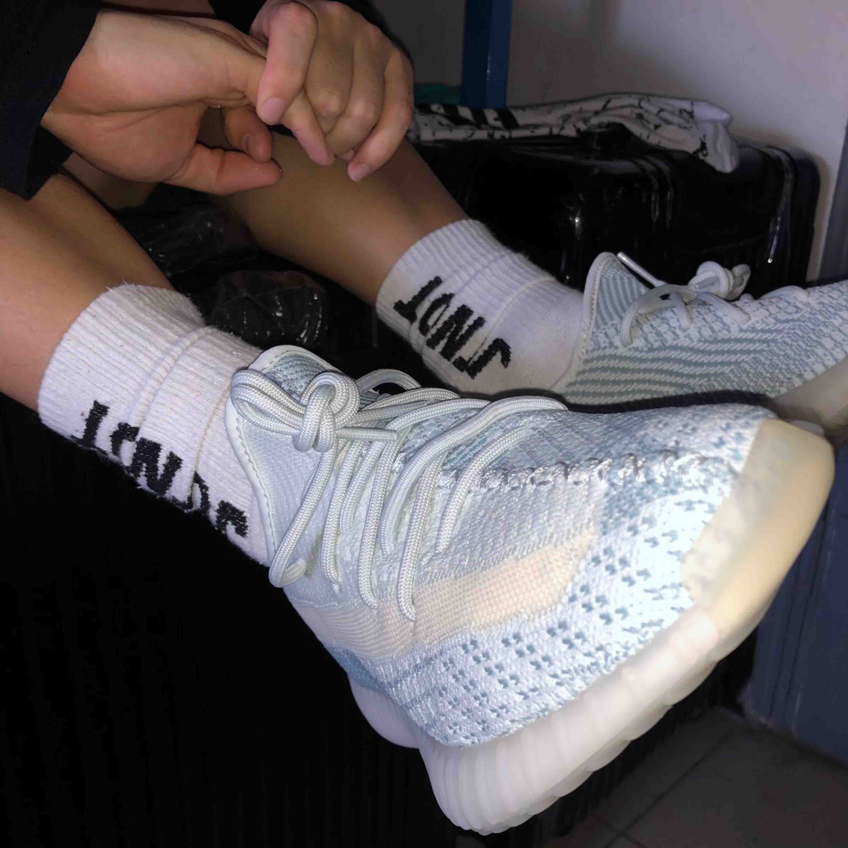 yeezy cloud white fake