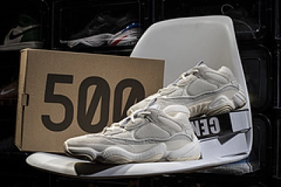  Reps Sneakers Yeezy 500 “Bone White” FV3573 01