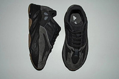  Reps Sneakers Yeezy Boost 700“Utility Black” FV5304 02