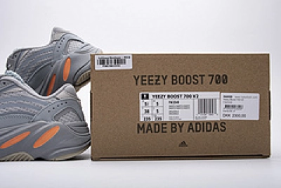 Reps Sneakers Yeezy Boost 700V2 “Inertia” FW2549 01