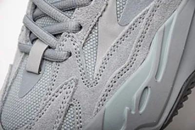 Reps Sneakers adidas Yeezy Boost 700 V2 “Hospital Blue”Real Boost FV8424 02