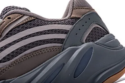 Reps Sneakers Adidas Yeezy Boost 700 V2 “Geode” EG6860 02