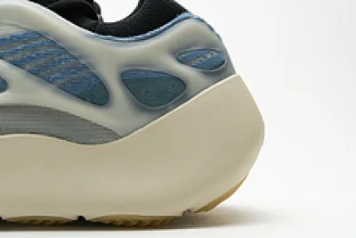Reps Sneakers  adidas Yeezy 700 V3 “Kyanite” Basf Boost GY0260 02